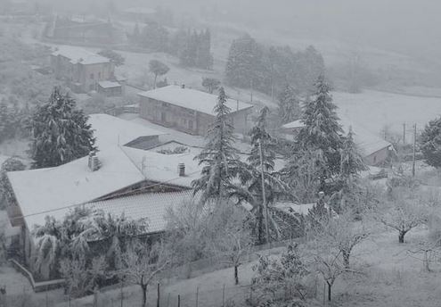 Maltempo nel Salernitano: allagamenti a Sapri, neve nel Diano. Treni in tilt sulla linea storica