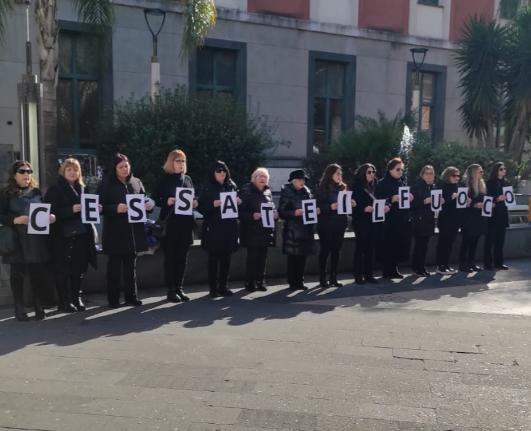 Battipaglia, il grido di 14 donne: «Cessate il fuoco»