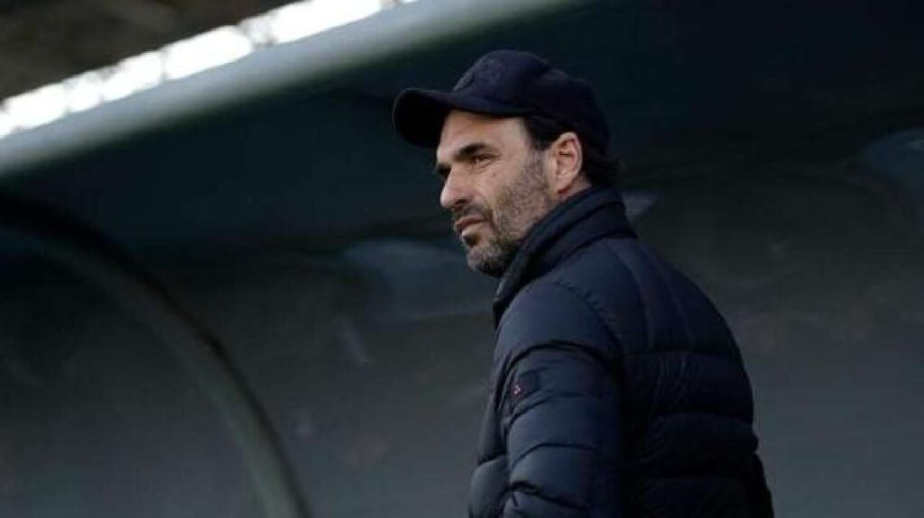 Schiaffo al suo calciatore, squalificato allenatore della Juve Stabia