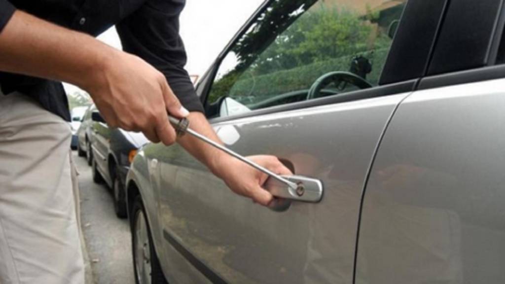 Capaccio Paestum, ladri d’auto in azione