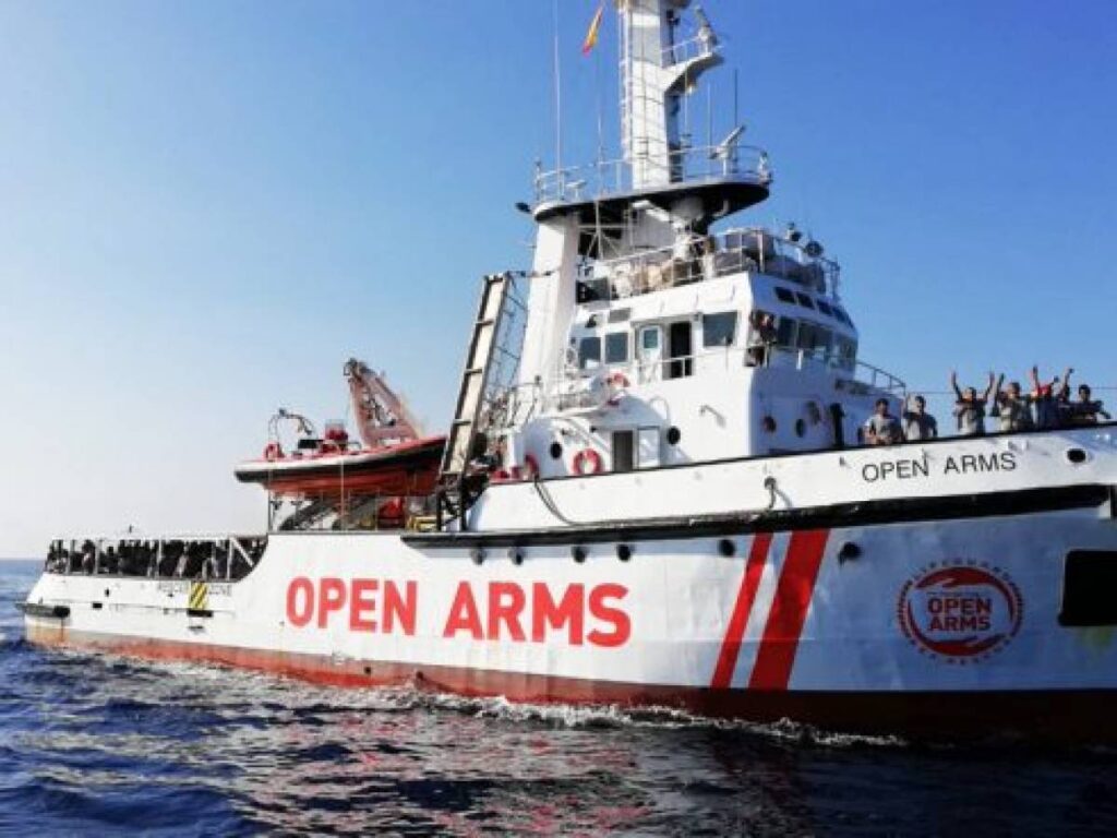 Salerno, sbarcati i 60 migranti sulla “Open Arms”
