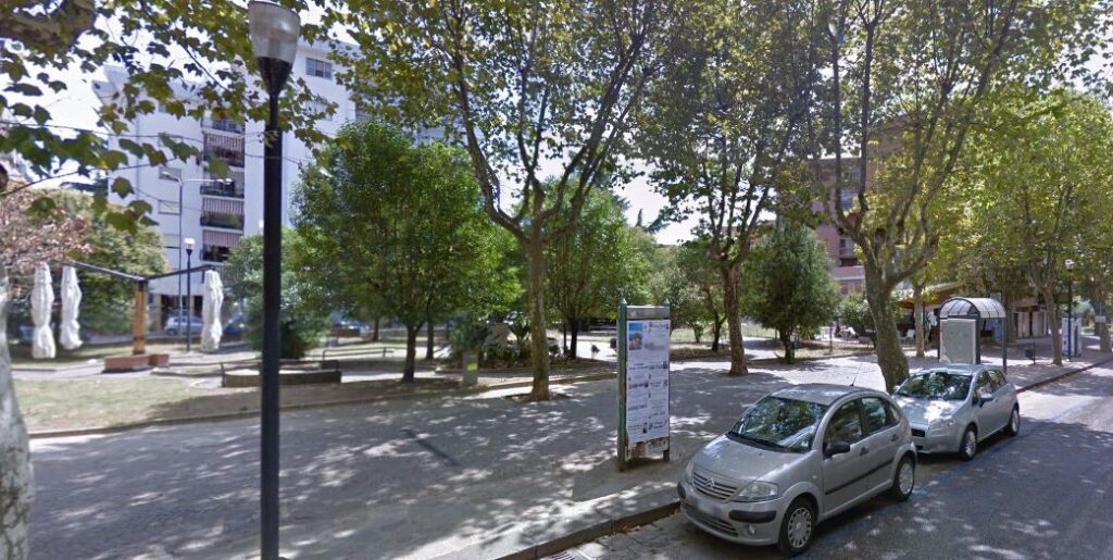Eboli, botte e furti agli studenti in piazza Levi