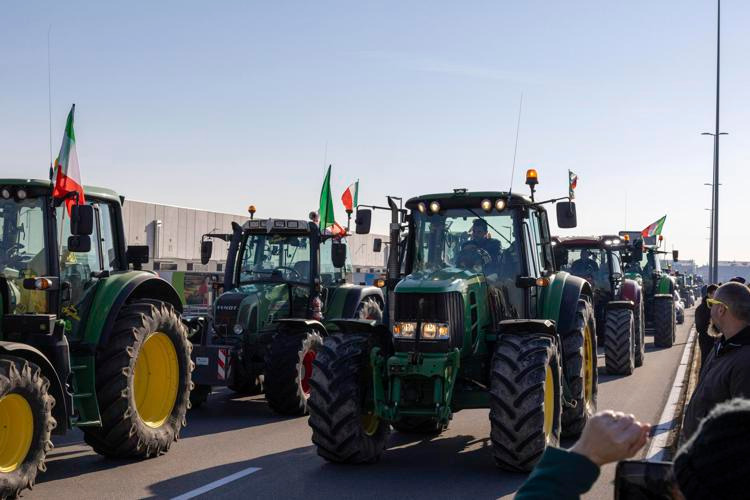 Piana del Sele, agricoltori in rivolta: scatta il presidio