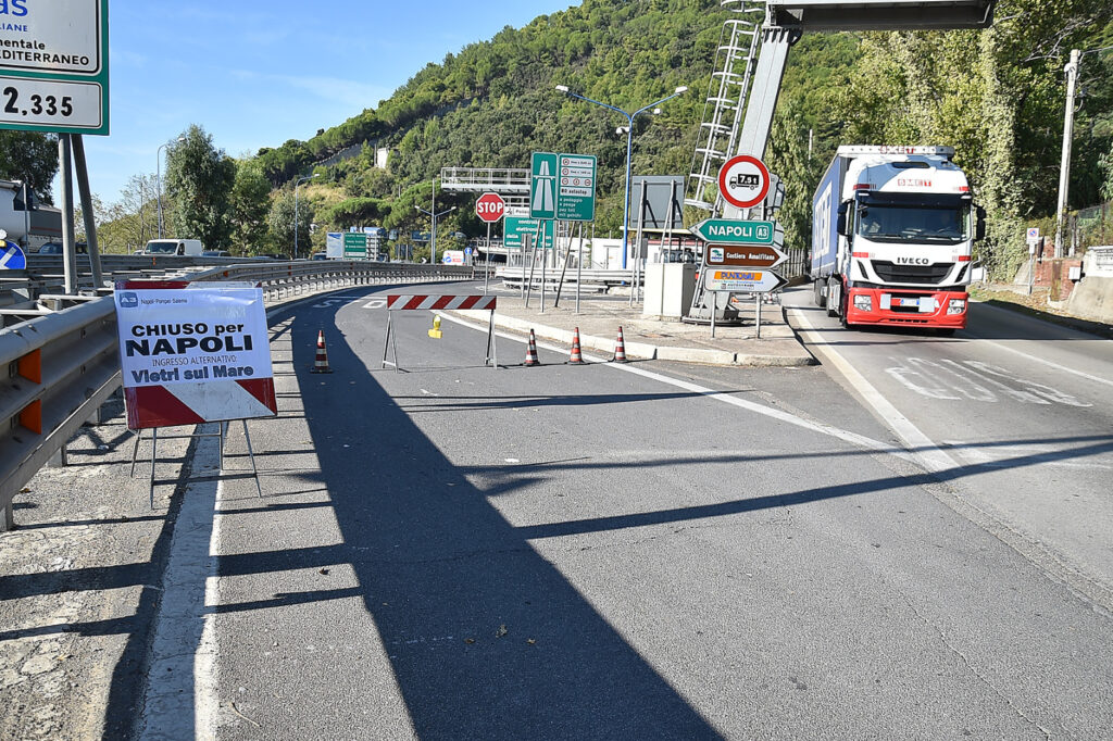 Salerno, lavori agli ex caselli: torna la corsia unica, sos ingorghi