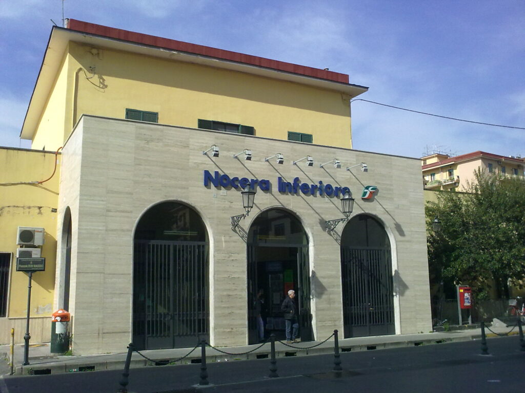 Salerno-Napoli, linea storica ko: «Rfi taglia pure i treni»