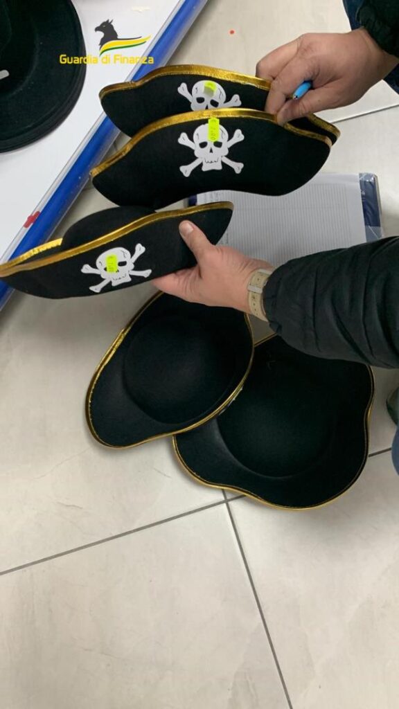 San Valentino Torio, maxi sequestro di gadget di Carnevale