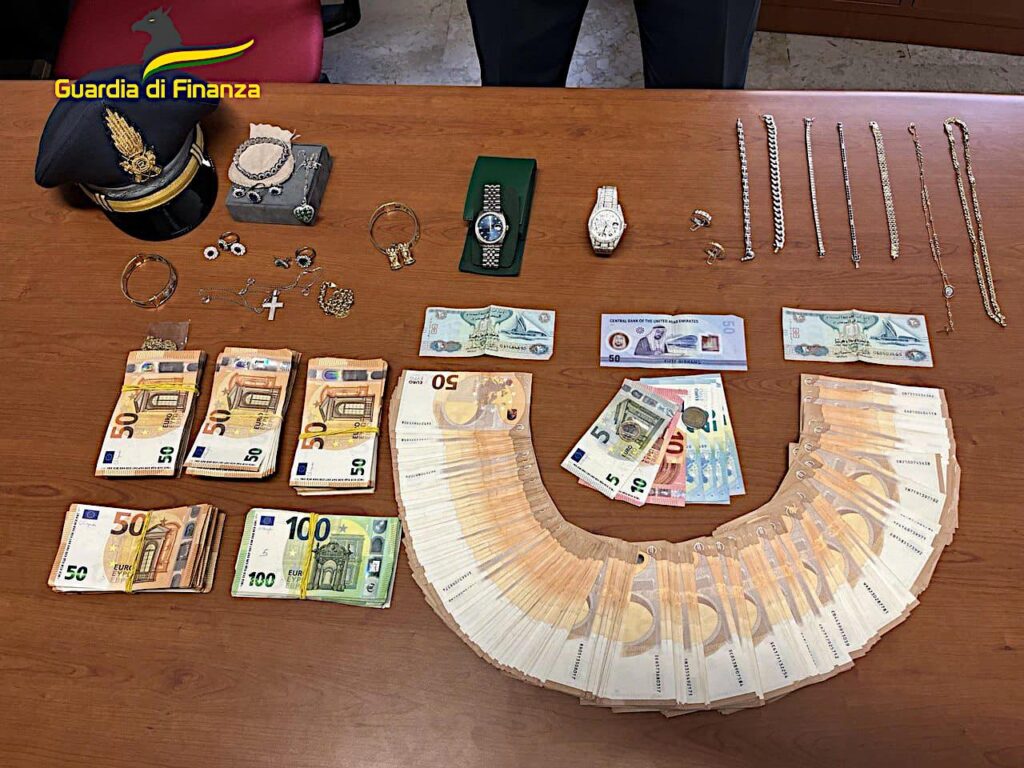 Bancarotta ed evasione: 10 arresti. Perquisizioni e sigilli a Salerno