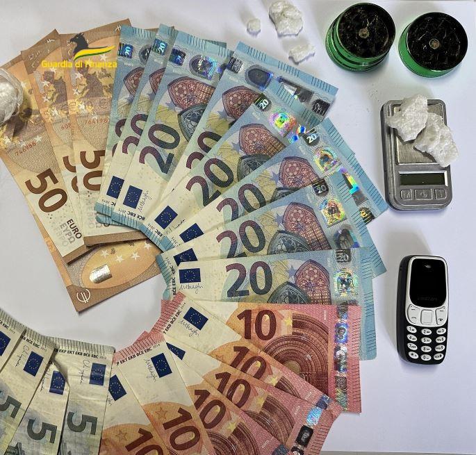 Nocera Superiore, scoperto con la droga mentre gli eseguono notifica