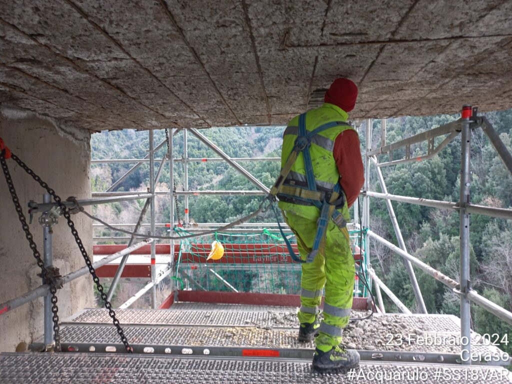 Viadotto “Acquarulo”, installato il ponteggio