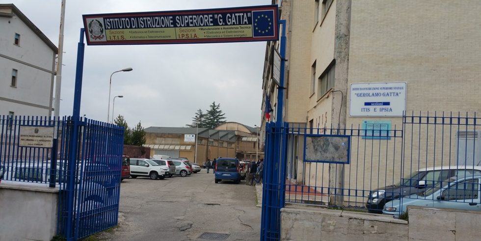 Sala Consilina, hashish nei corridoi della scuola