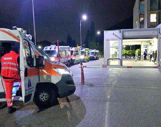 Disagi al “Ruggi”: Pronto soccorso ko e ambulanze in fila