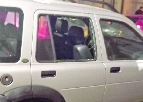 I baby vandali ora sfasciano pure le auto
