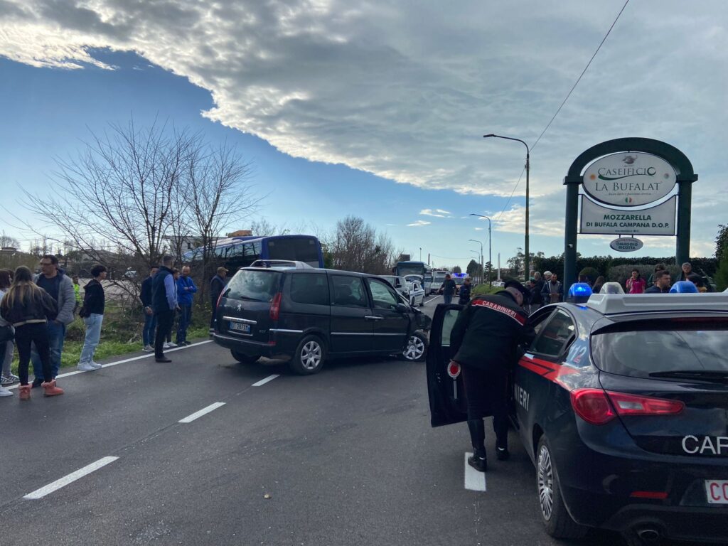 Albanella, scontra tra auto e bus: grave extracomunitario