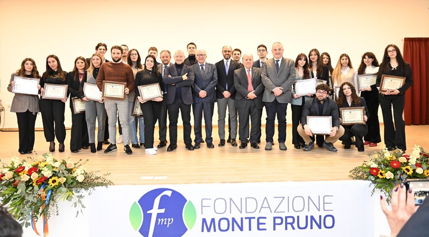 Ventiquattro giovani laureati ricevano una borsa di studio dalla Banca Monte Pruno