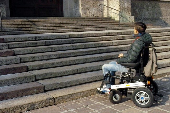 Barriere architettoniche nelle scuole, niente fondi dalla Regione