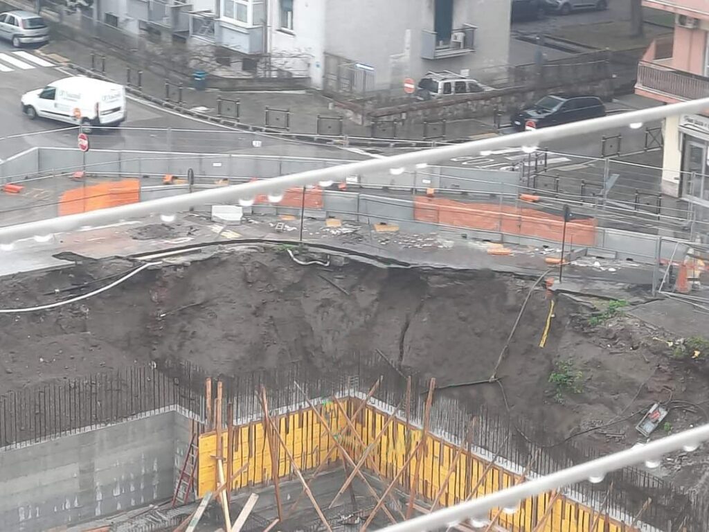 Angri, cantiere sotto sequestro: paura per altri cedimenti