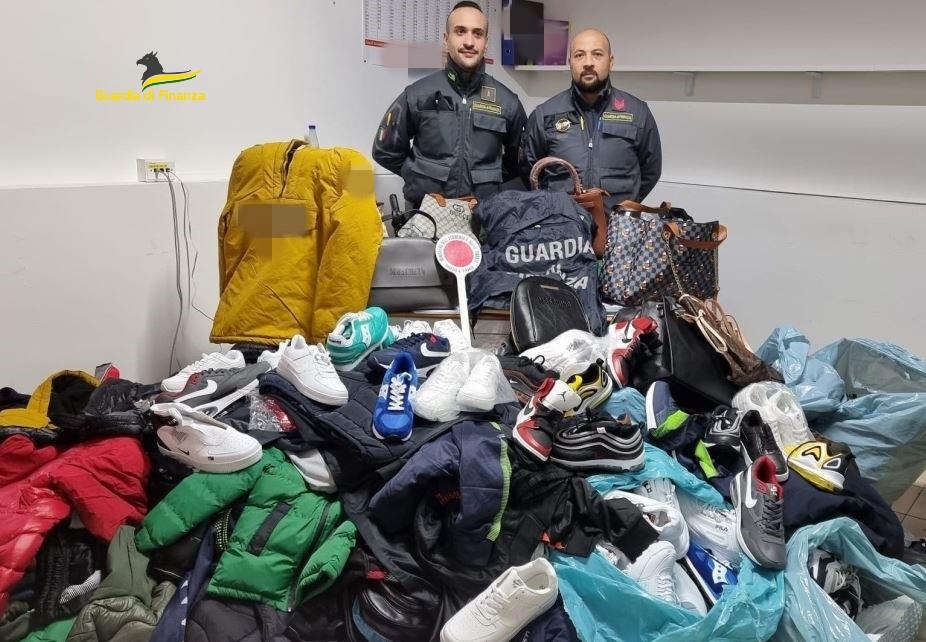 Cava de’ Tirreni, 400 capi d’abbigliamento per le fasce deboli