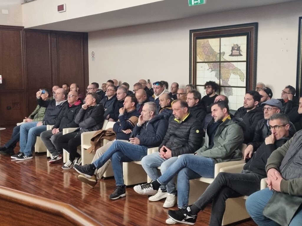 Battipaglia, gli operai Fos pronti alla mobilitazione