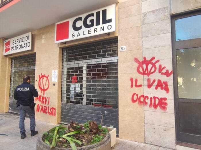 Scritte “no vax” alla sede della Cgil Salerno