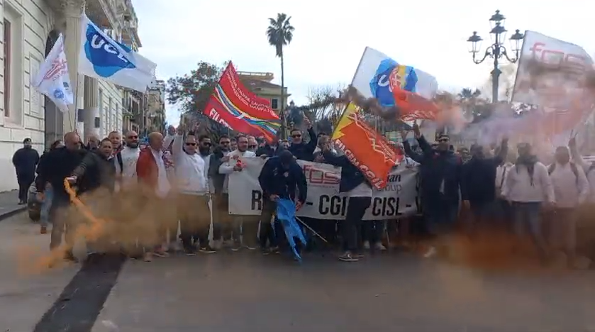Operai Fos in presidio a Salerno, la solidarietà di Alfieri