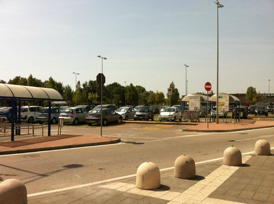 Pontecagnano Faiano, furti di auto al “Maximall”: arrestato