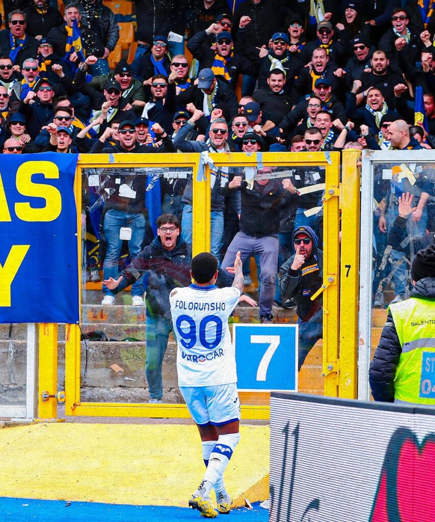 Il Verona vince lo spareggio salvezza con il Lecce