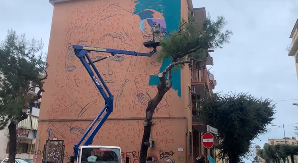 Salerno, la street art si “delocalizza”: ecco il muro d’artista a Torrione