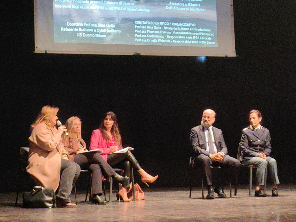 Gli studenti di Sarno discutono di bullismo e cyberbullismo