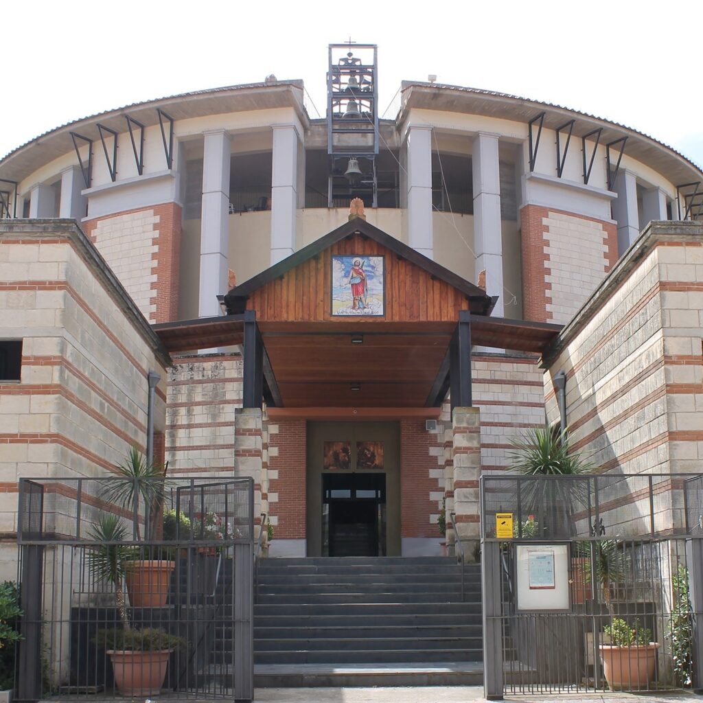 Salerno, sos “santoni”: «C’è chi ha offerto reliquie di Padre Pio»