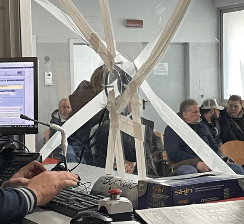 Trincea Ruggi, dà in escandescenza e sfascia il Pronto soccorso
