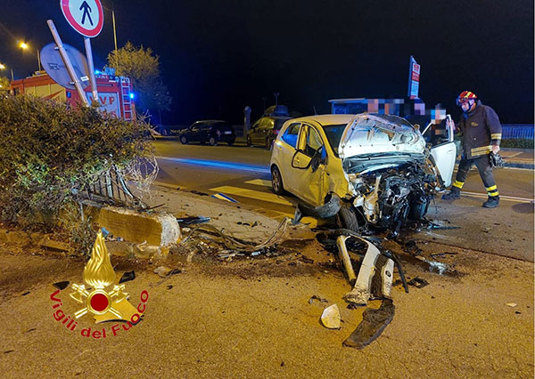 Salerno, frontale sul Lungomare: coinvolte due auto