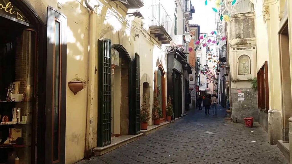 Salerno, botte al dipendente: «Non è omofobia»