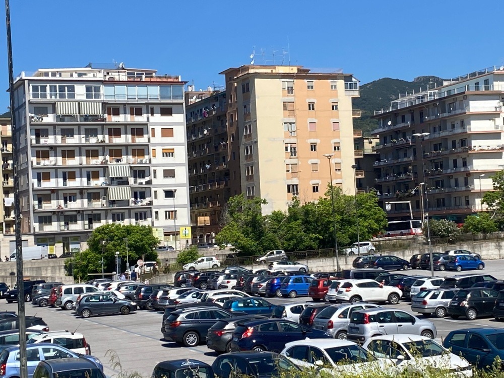 Salerno, il parcheggio di Foce Irno a metà per tre mesi