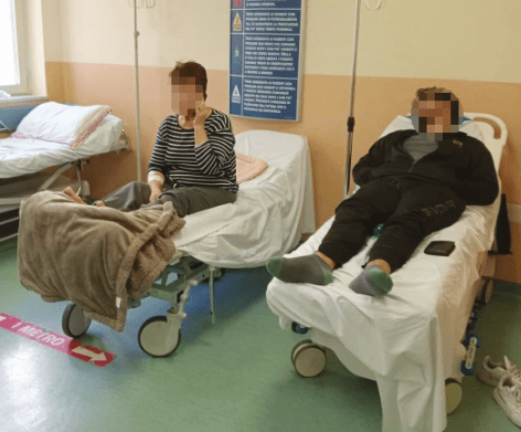 Ospedale di Sarno, pazienti parcheggiati sulle barelle