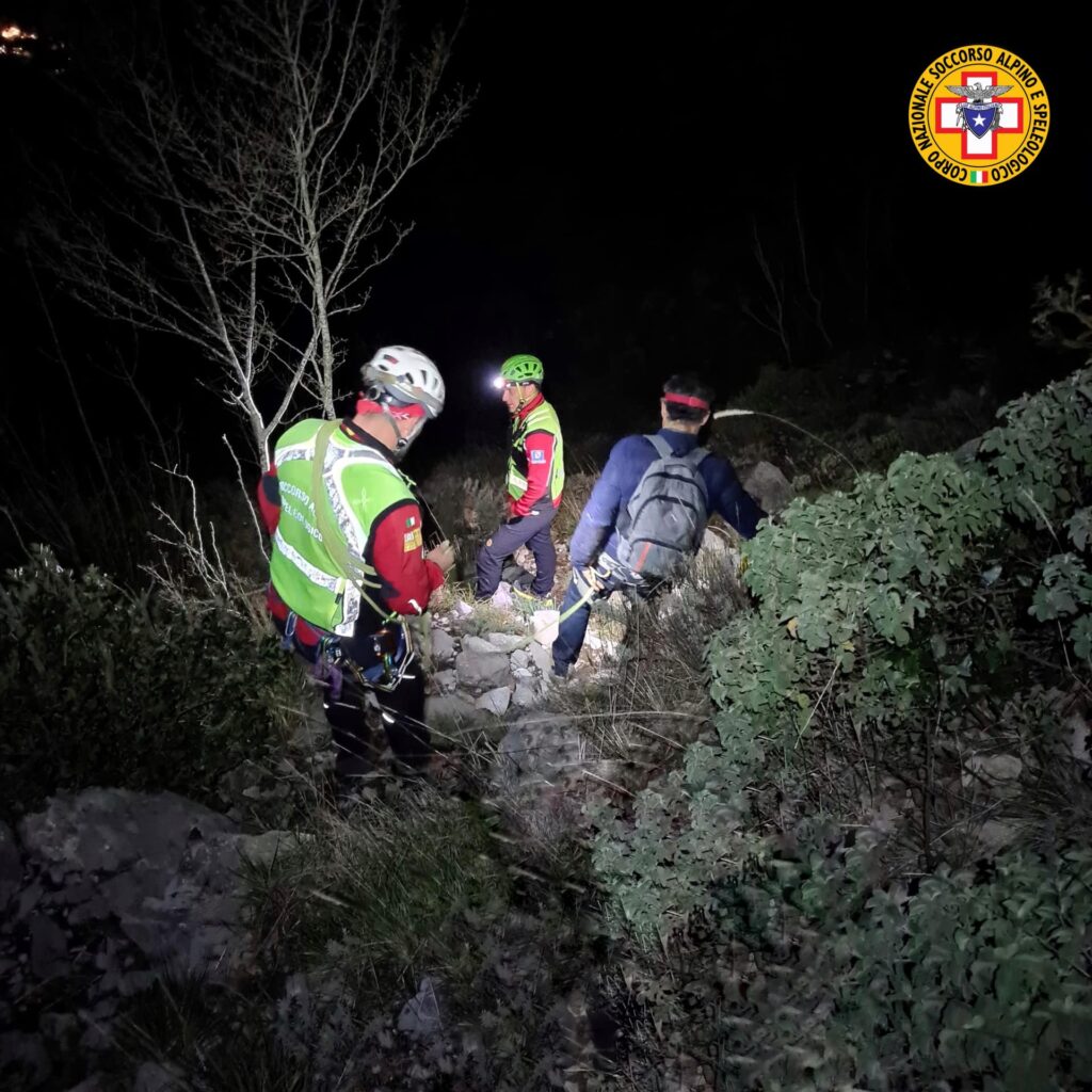 Si perde sul Monte Finestra, salvato 54enne