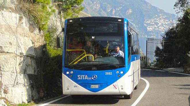 Due controllore aggredite sul bus