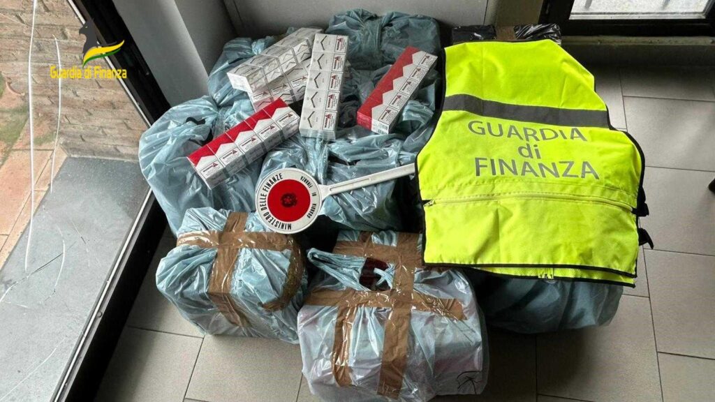 Scafati, nascondeva 200 stecche di sigarette di contrabbando