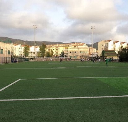 Gol nel finale, scoppia una maxi rissa