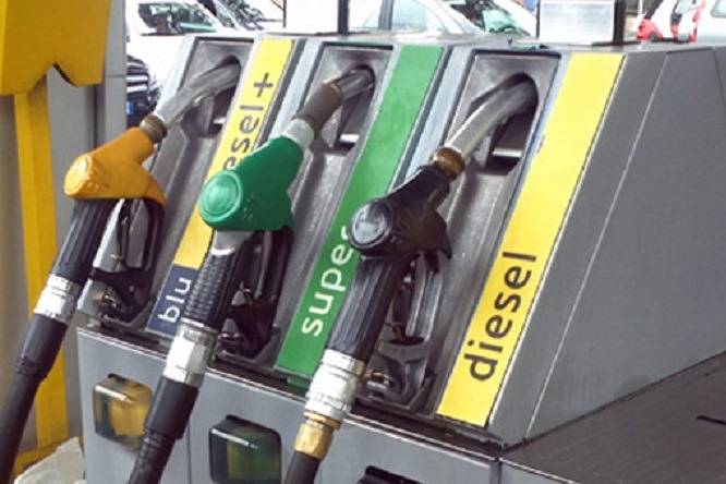 Carburanti, sale la benzina e cala il diesel