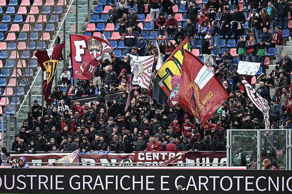 Salernitana, in 1300 innamorati irriducibili della Bersagliera