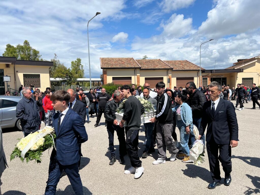 Parenti di Francesco Pio in lacrime: «Vogliamo la verità»