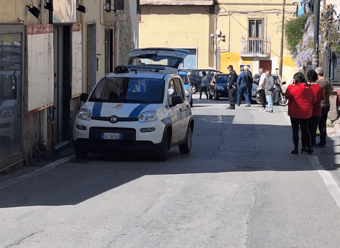 Cava de’ Tirreni, muore schiacciata da un camion pirata