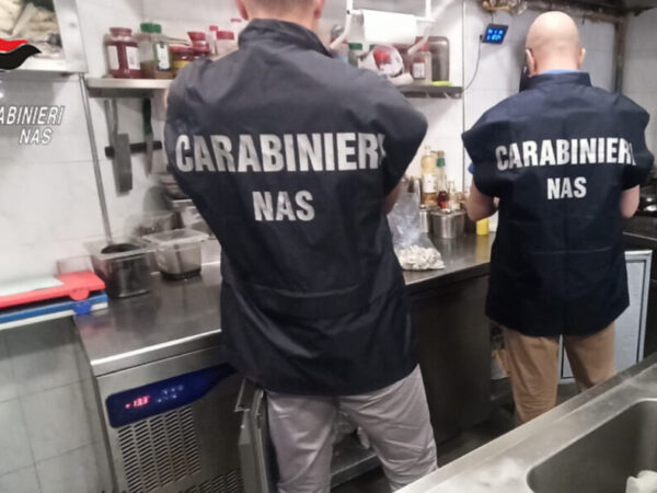 Salerno: gravi carenze igieniche, Nas chiudono due ristoranti etnici