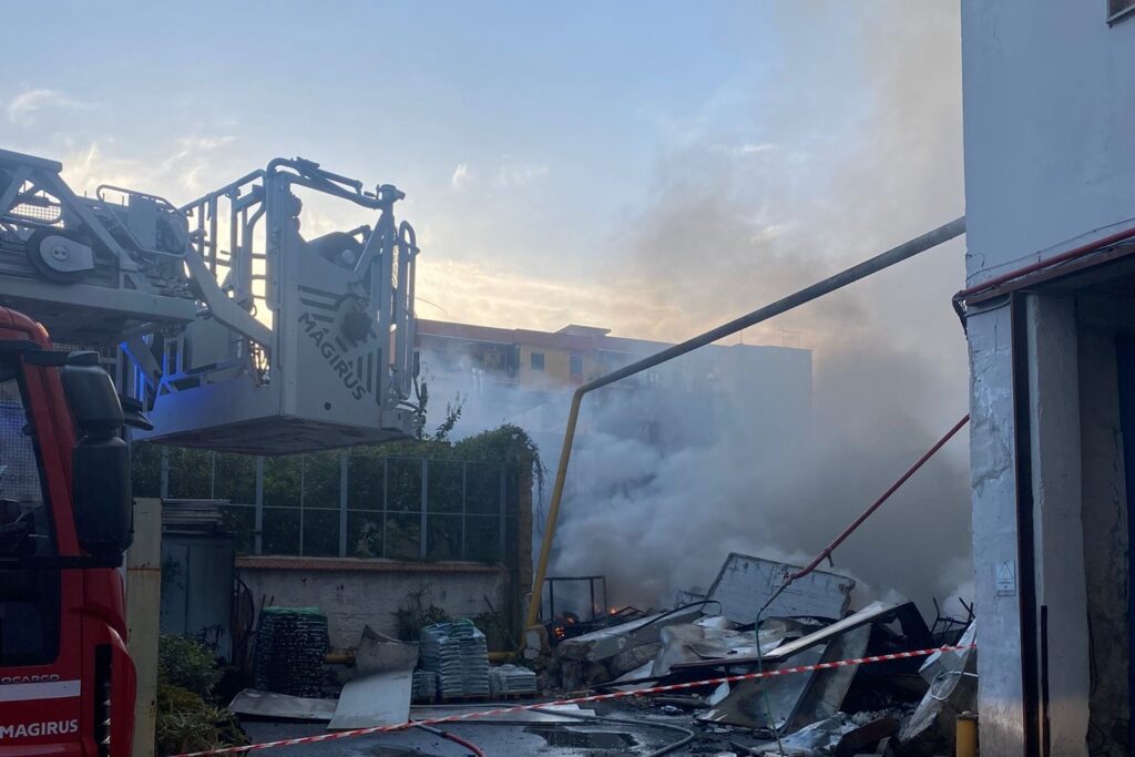 Incendio ad Angri, l’Arpac: nessun pericolo