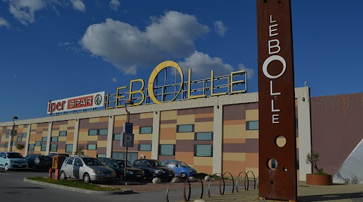 Eboli, si spoglia e mostra i genitali a due ragazze