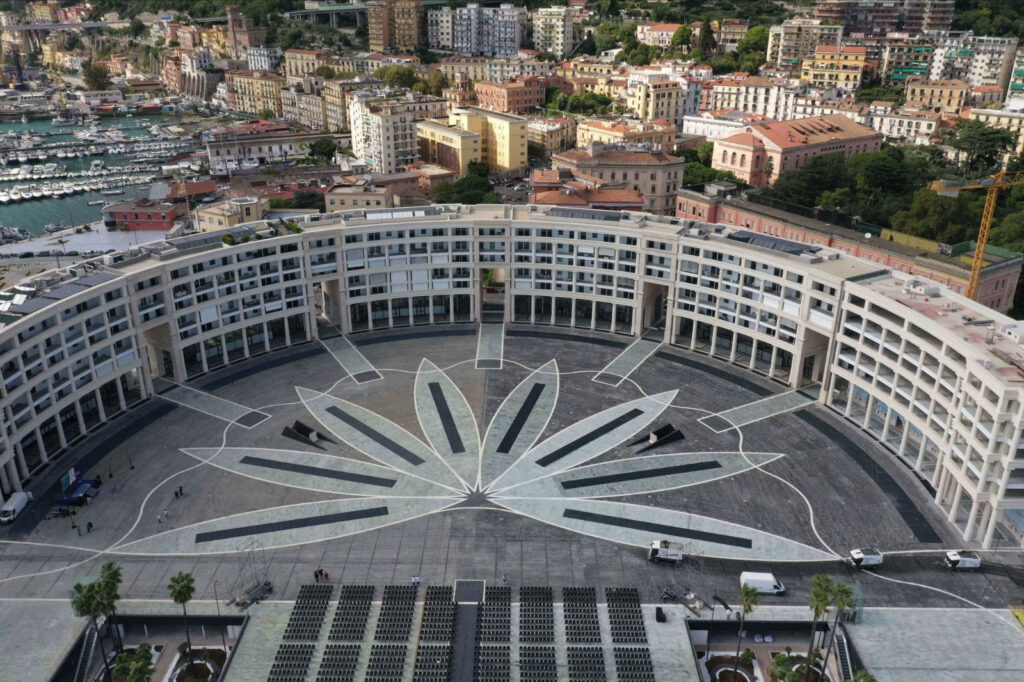 Salerno, ora è allarme furti a Piazza della Libertà