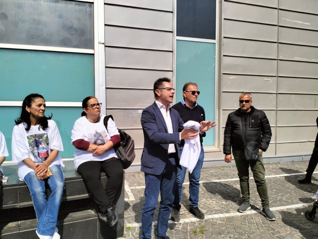 Sarno, sit in per Marcello: «Vogliamo giustizia»