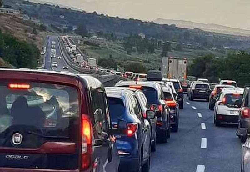 Lavori e rientri, code tra Pontecagnano e Salerno