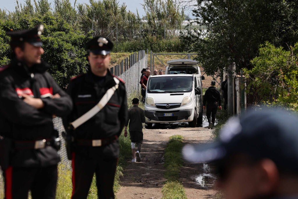 Eboli, bimbo ucciso dai cani: cinque indagati