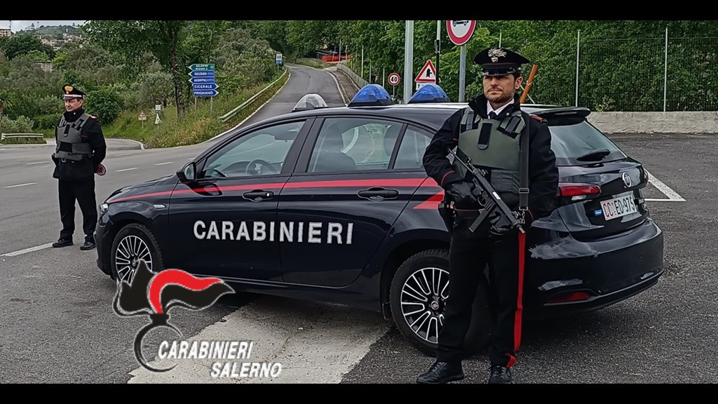 Minacciano le ex, braccialetto elettronico per due uomini nel Cilento